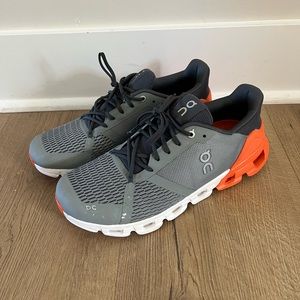 Men’s OnCloud sneakers size 10